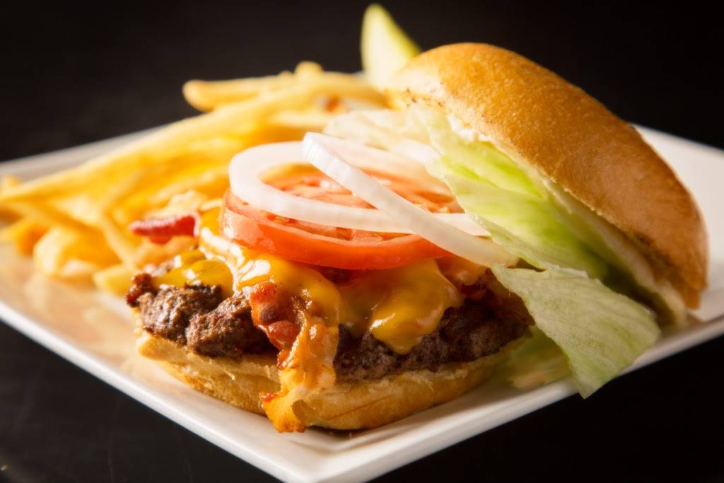 Billys Sports Grill | restaurant | 4520 Overton Rd #104, Birmingham, AL 35210, USA | 2059562323 OR +1 205-956-2323