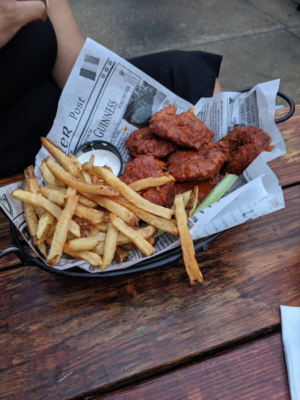 Hilltown Tavern | restaurant | 326 Roxborough Ave, Philadelphia, PA 19128, USA | 2677665835 OR +1 267-766-5835