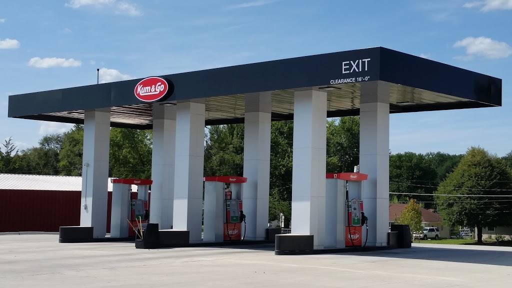 Kum & Go | meal takeaway | 5050 NW 2nd St, Des Moines, IA 50313, USA | 5152439365 OR +1 515-243-9365