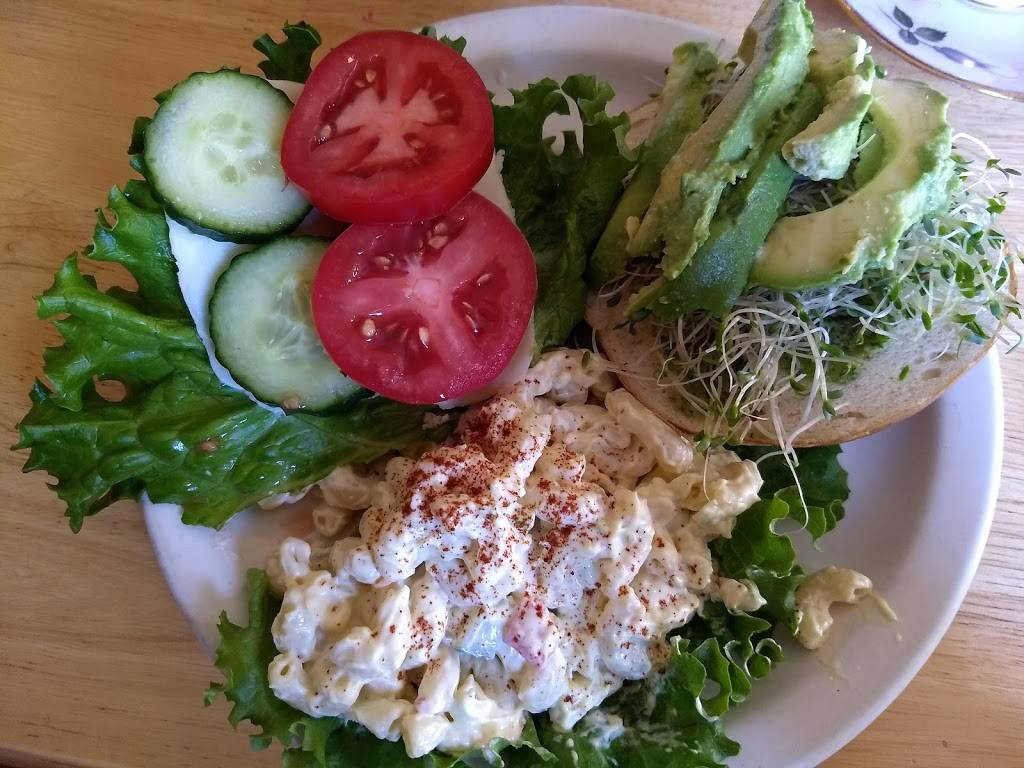 Clementines Victorian Restaurant | restaurant | 8092 Columbia Rd, Olmsted Falls, OH 44138, USA | 4402351223 OR +1 440-235-1223