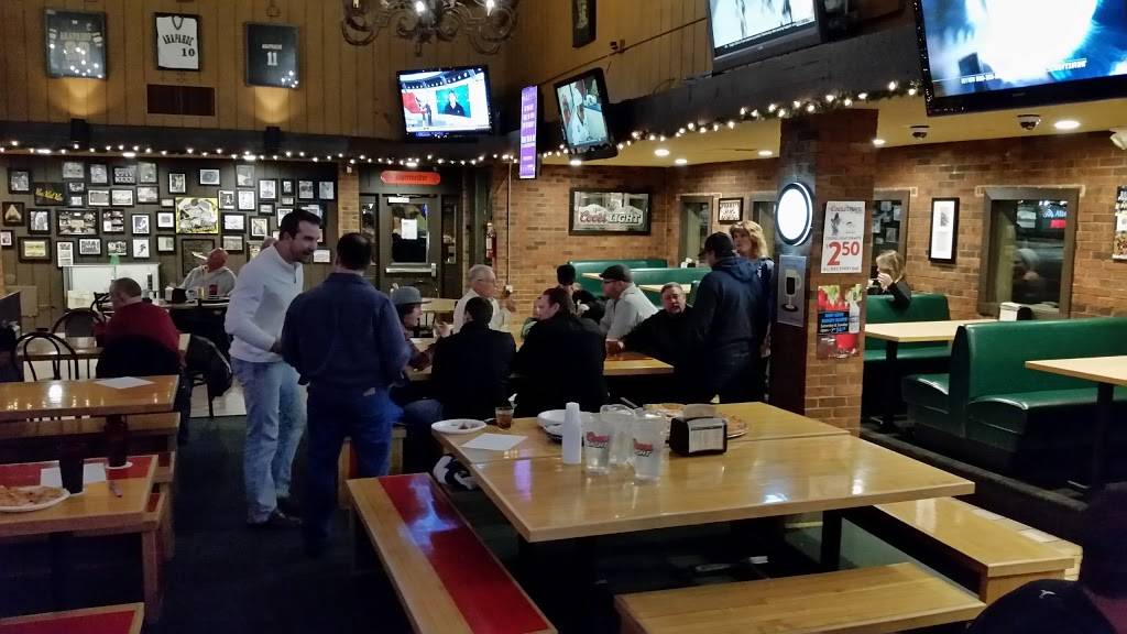 The Varsity Inn | restaurant | 7500 S University Blvd, Centennial, CO 80122, USA | 3037388282 OR +1 303-738-8282