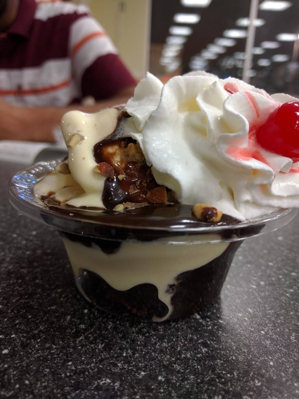 Braums | restaurant | 3400 E Trinity Mills Rd, Carrollton, TX 75006, USA | 9723800110 OR +1 972-380-0110