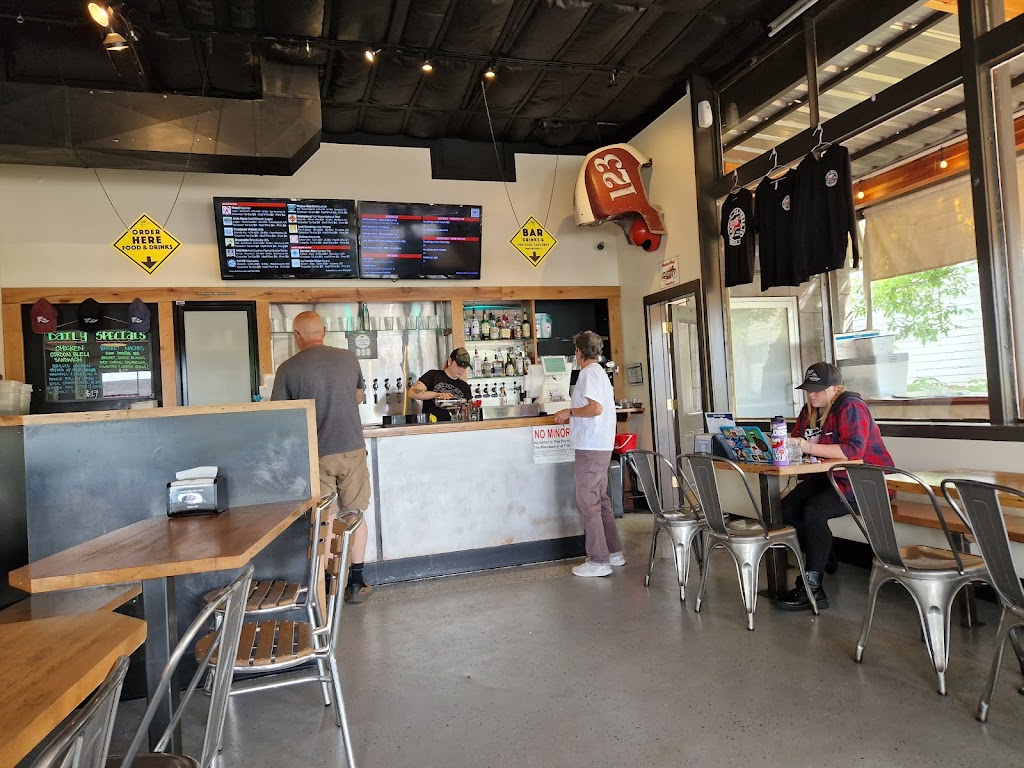 Pump House Burgers & Brews | restaurant | 102 Talent Ave, Talent, OR 97540, USA | 5418970060 OR +1 541-897-0060