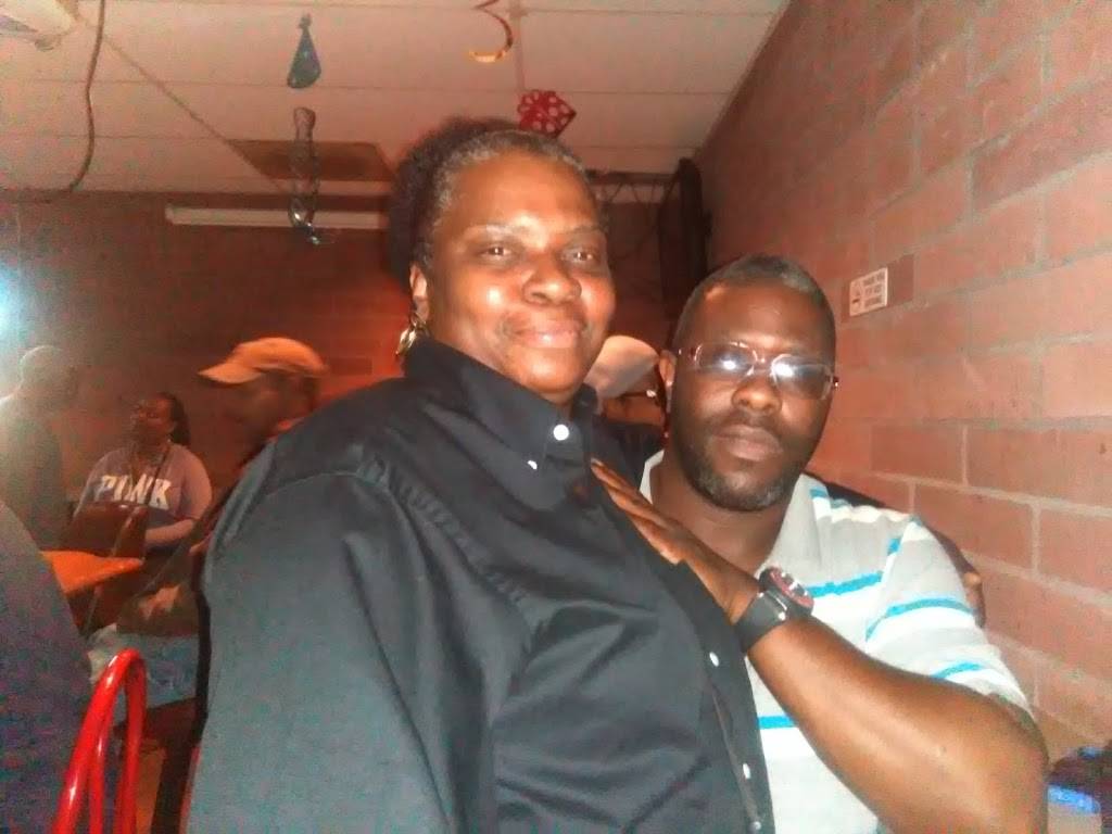 Whitmores Bar-B-Q | restaurant | 15301 Kinsman Rd, Cleveland, OH 44120, USA | 2164718615 OR +1 216-471-8615