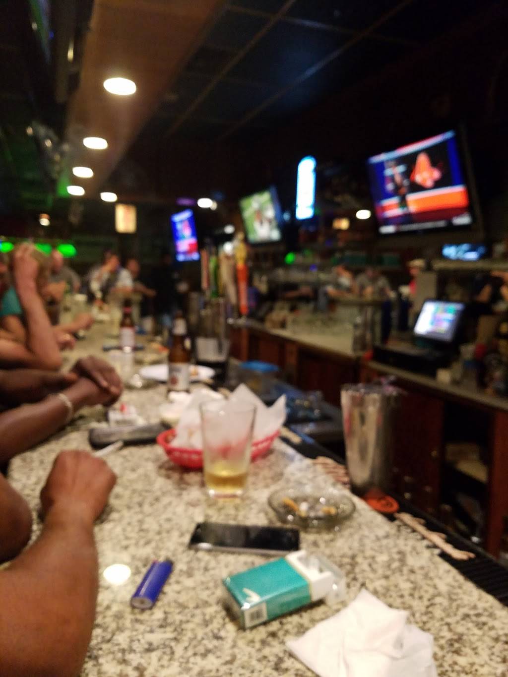 L&Bs Pizzeria & Sports Bar | restaurant | 5401 Mapledale Plaza, Dale City, VA 22193, USA | 7037301764 OR +1 703-730-1764