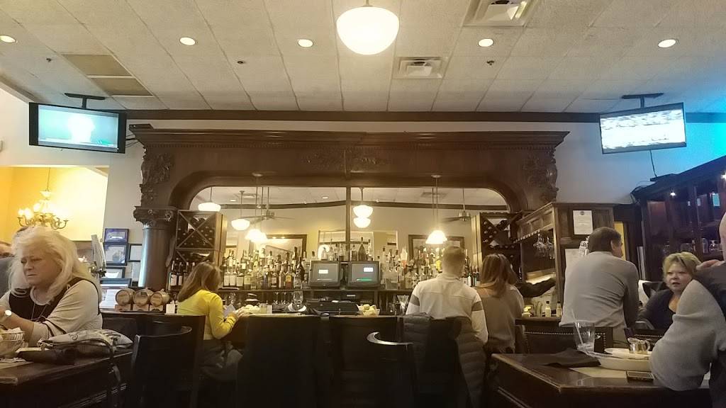 Maggianos Little Italy | restaurant | Streets of Woodfield, 1901 Woodfield Rd, Schaumburg, IL 60173, USA | 8472405600 OR +1 847-240-5600