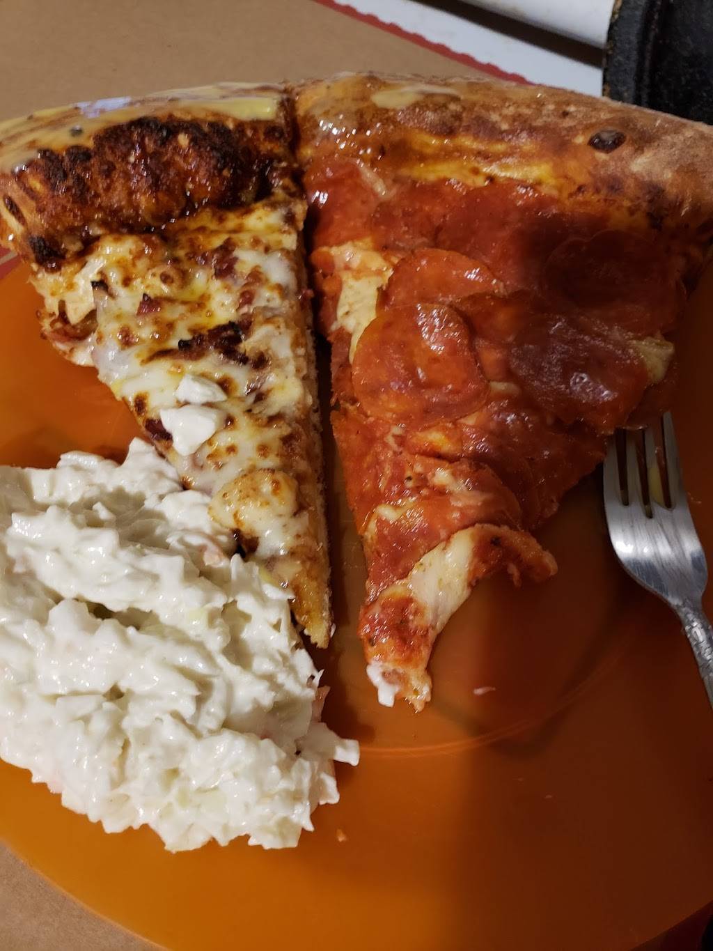 Papa Johns Pizza | restaurant | 2556 Dix Hwy, Lincoln Park, MI 48146, USA | 3136379000 OR +1 313-637-9000