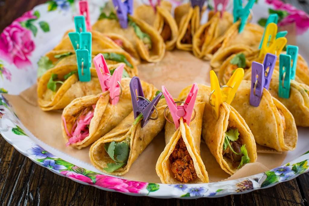 Broken English Taco Pub | restaurant | 1400 N Wells St, Chicago, IL 60610, USA | 3129517667 OR +1 312-951-7667