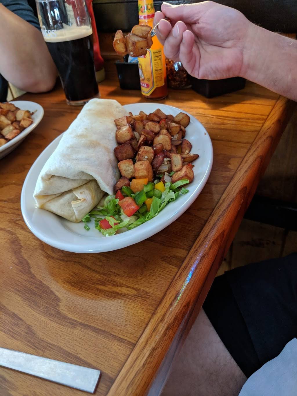 Samuels Bar & Grill | restaurant | 1160 Forest Ave, Portland, ME 04103, USA | 2077976924 OR +1 207-797-6924