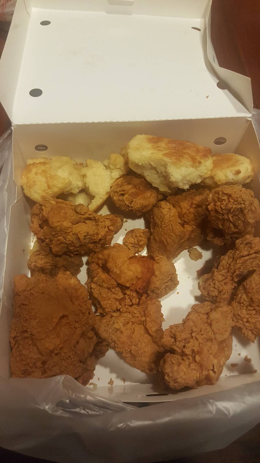 Churchs Chicken | restaurant | 1317 10th St, Floresville, TX 78114, USA | 8302167502 OR +1 830-216-7502