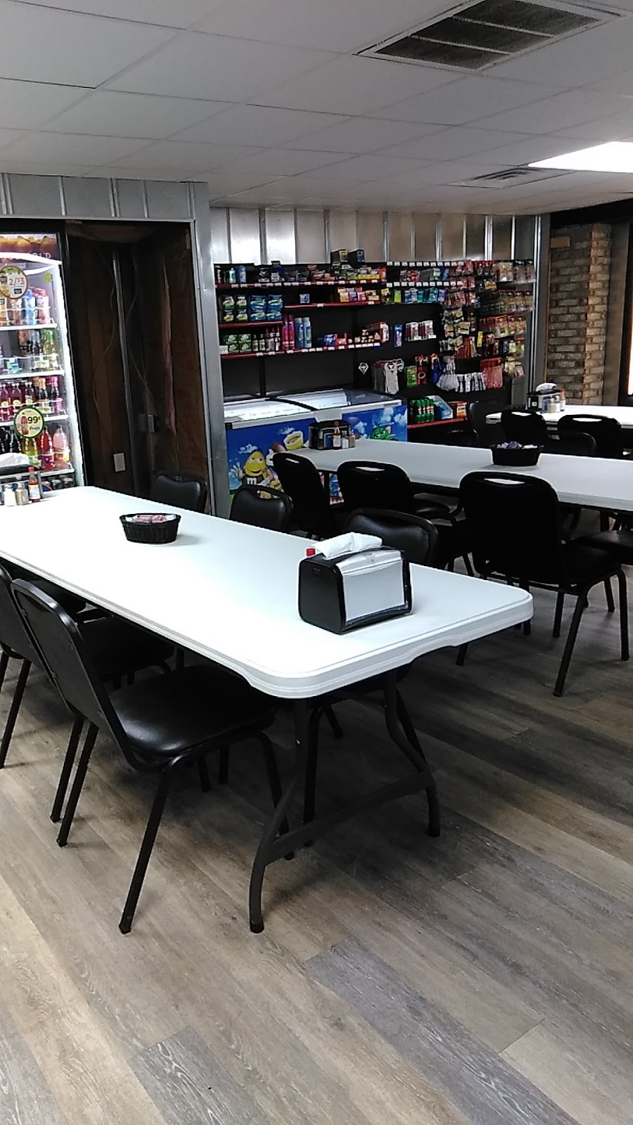 Hickory Tree Grocery | restaurant | 2303 Hickory Tree Rd, Bluff City, TN 37618, USA | 4235388224 OR +1 423-538-8224