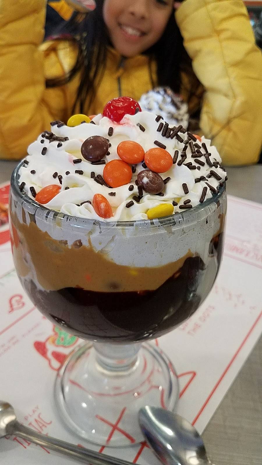 Friendlys | restaurant | 1021 Main St, South Weymouth, MA 02190, USA | 7813378877 OR +1 781-337-8877