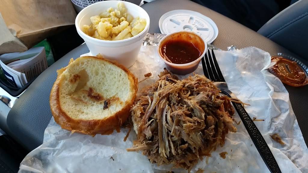 Smohk RVA BBQ | restaurant | 3112 W Leigh St, Richmond, VA 23230, USA | 8042786326 OR +1 804-278-6326