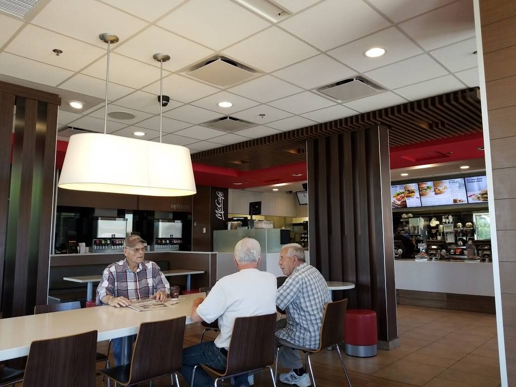 McDonalds | cafe | 1505 Paulson Rd, River Falls, WI 54022, USA | 7154269326 OR +1 715-426-9326