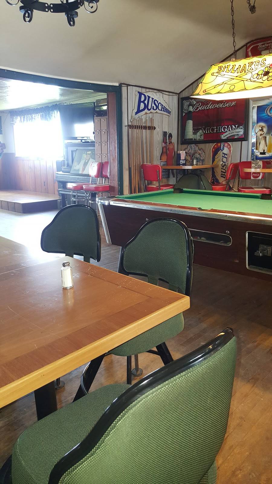 Whites Beach Tavern & Grocery | restaurant | 5327 Shady Ln, Standish, MI 48658, USA | 9898464001 OR +1 989-846-4001