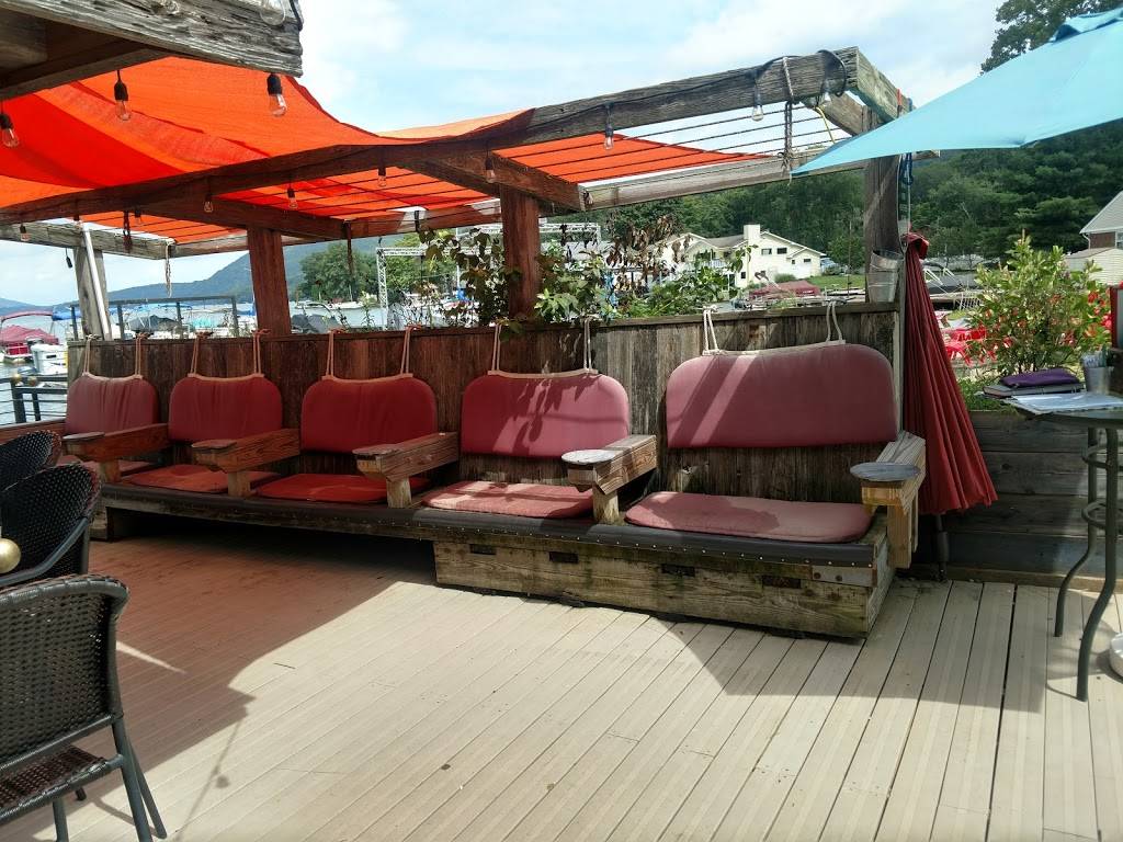 Cove Castle Restaurant | restaurant | 13 Castle Ct, Greenwood Lake, NY 10925, USA | 8454775599 OR +1 845-477-5599