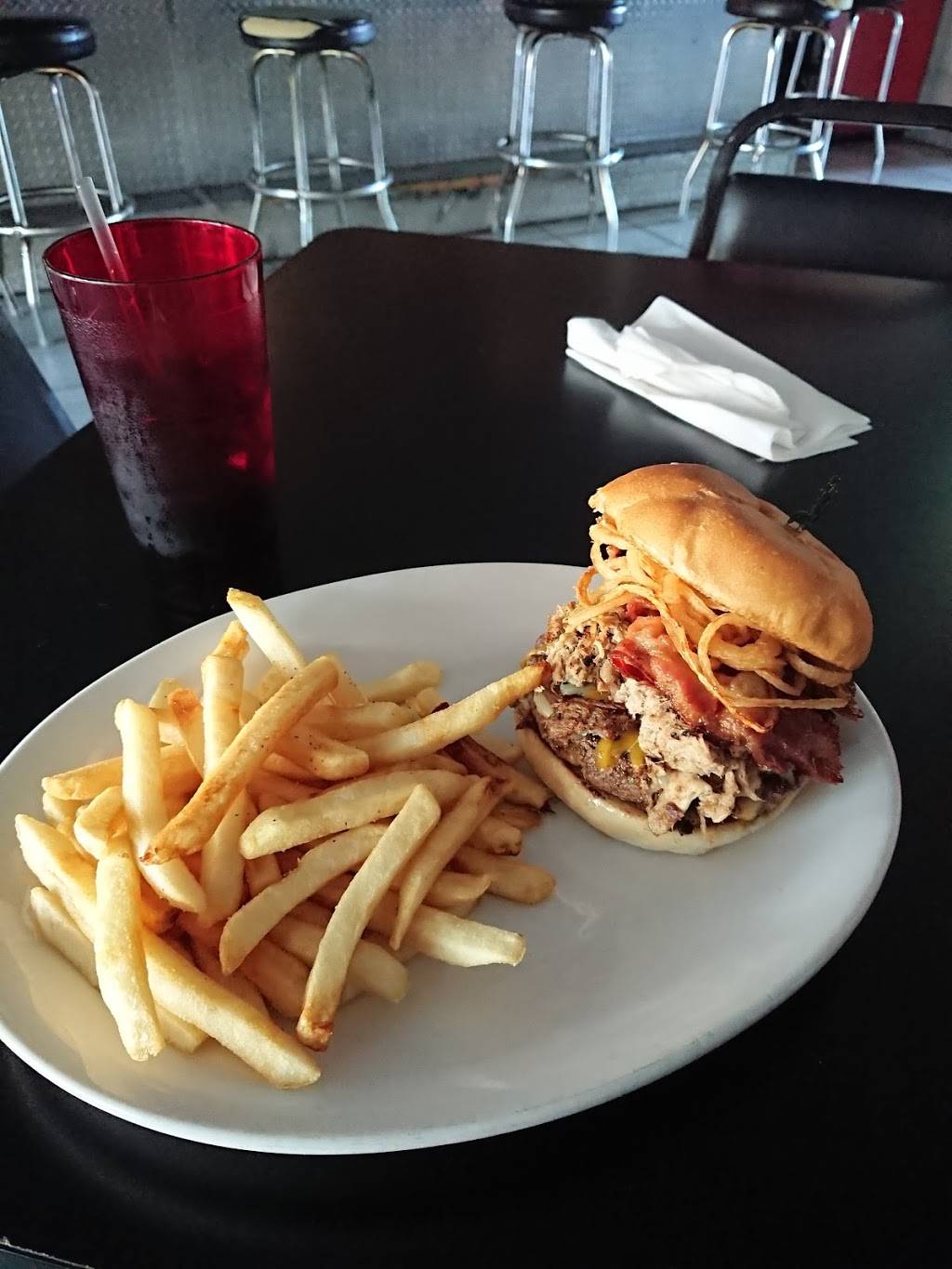 Mugzys Grill | restaurant | 1312 E Pembroke Ave, Hampton, VA 23669, USA | 7578640670 OR +1 757-864-0670