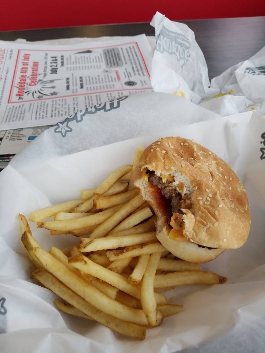 Hardees | restaurant | 101 N Main St, East Peoria, IL 61611, USA | 3096993201 OR +1 309-699-3201