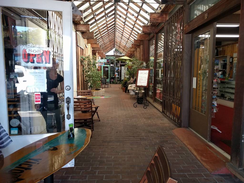 Poke + Roll 808 | restaurant | 129 Avenida Del Mar, San Clemente, CA 92672, USA | 9493663737 OR +1 949-366-3737