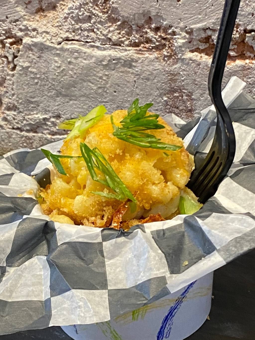 Champs Chics & Waffles | restaurant | 688 Bergen Ave, Jersey City, NJ 07304, USA | 2013335658 OR +1 201-333-5658