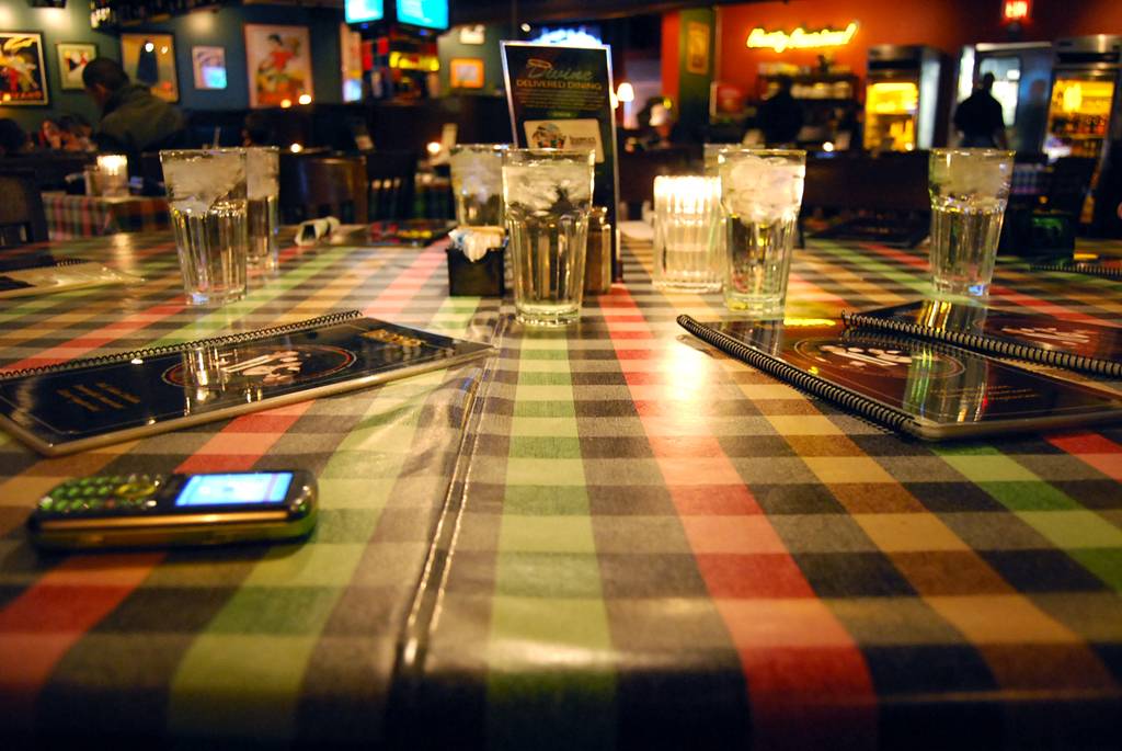 Leonas Pizzeria & Restaurant | restaurant | 3877 N Elston Ave, Chicago, IL 60618, USA | 7732677287 OR +1 773-267-7287