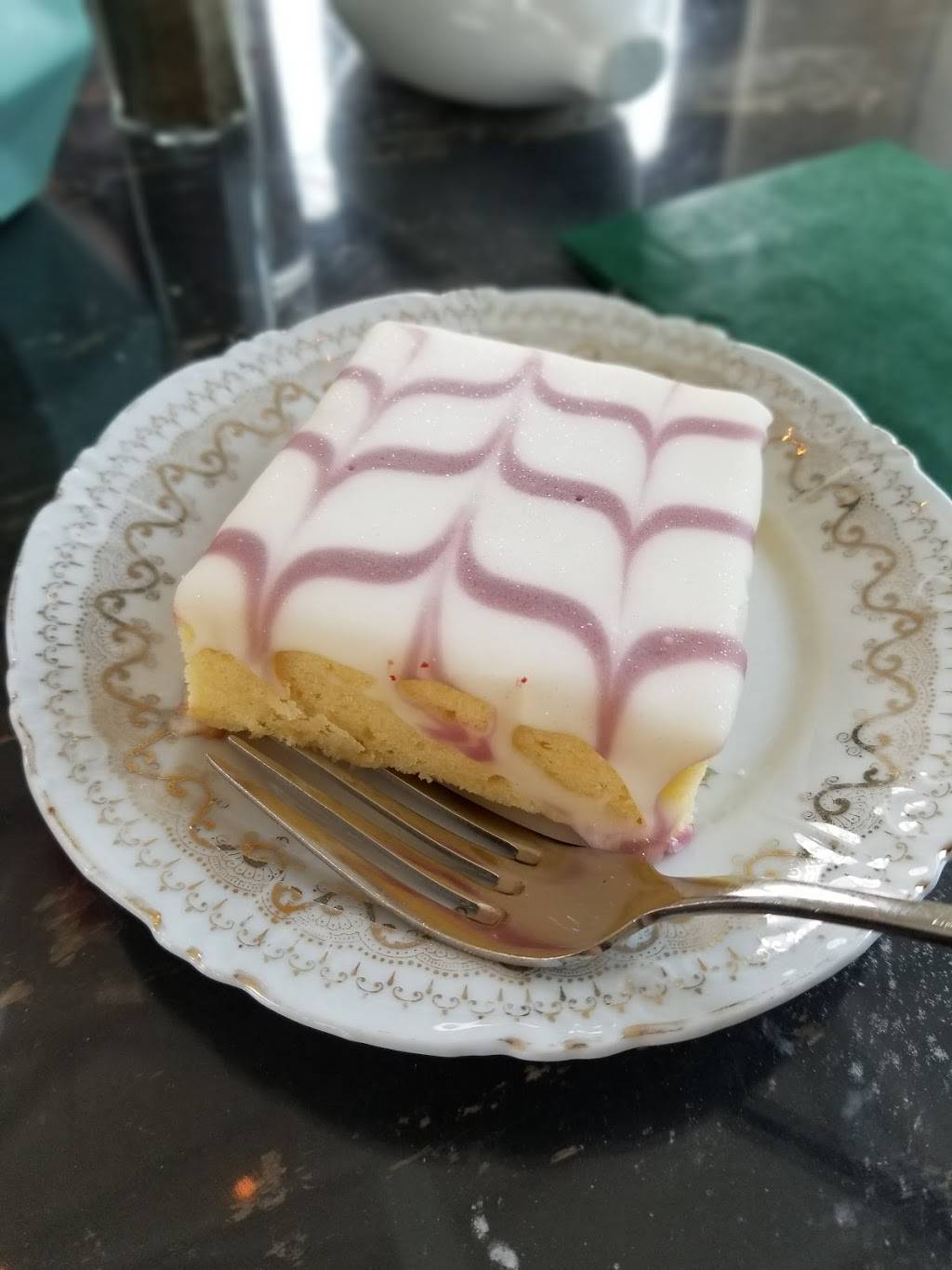 The Lemon Bar | restaurant | 95 E Pine St, Zionsville, IN 46077, USA | 3173440472 OR +1 317-344-0472