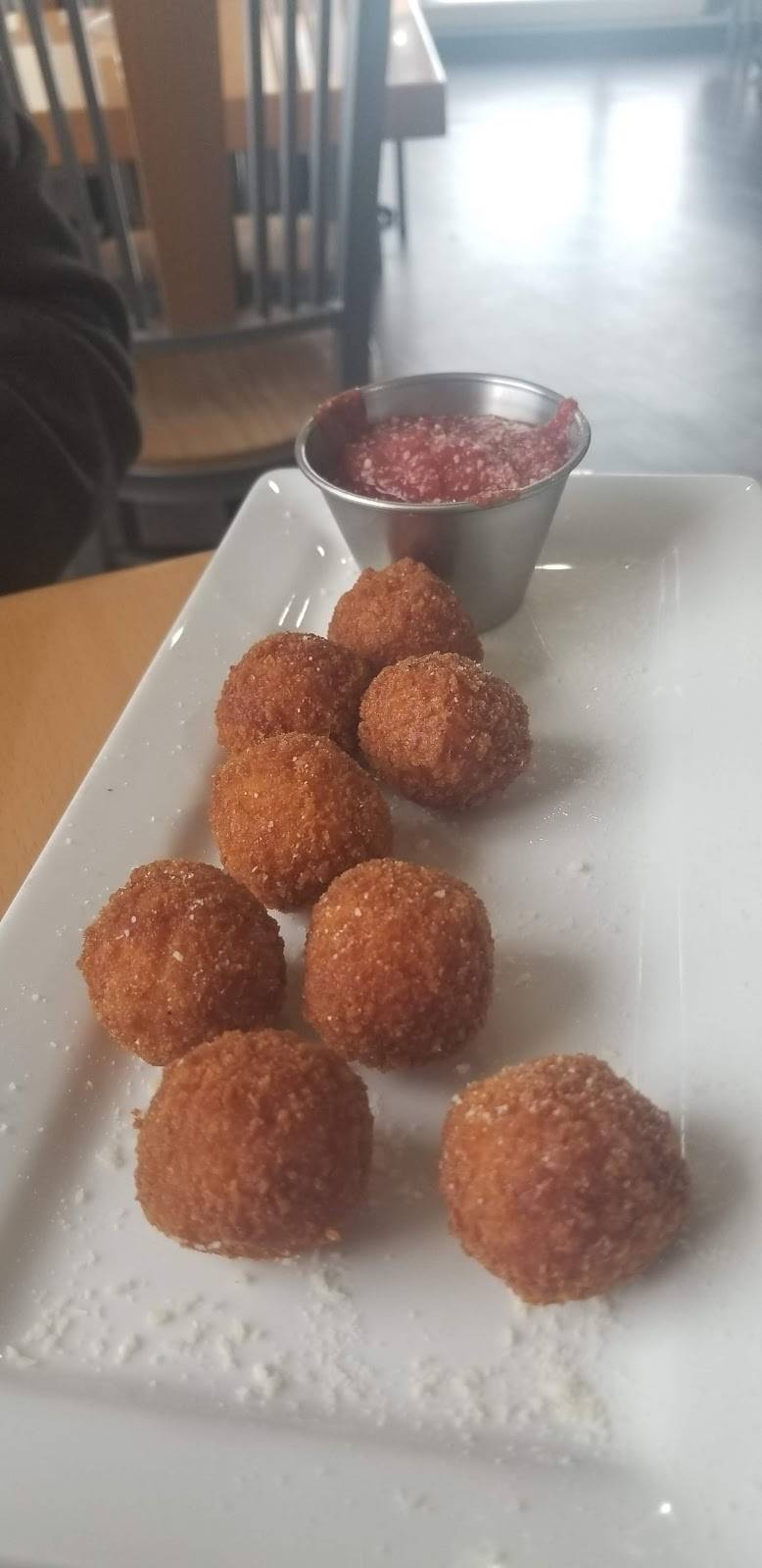 Decaro’s | restaurant | 602 East W 3rd St, Alton, IL 62002, USA | 6184339999 OR +1 618-433-9999