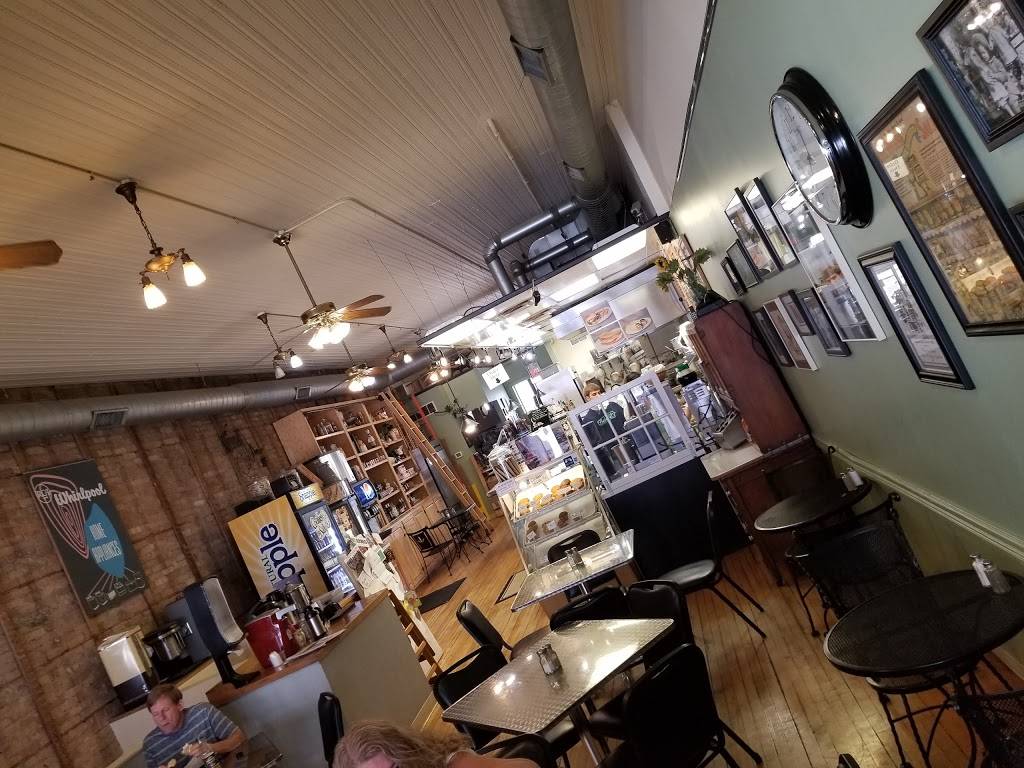 Flatlander Market | bakery | 125 S State St, Marengo, IL 60252, USA | 8155683528 OR +1 815-568-3528