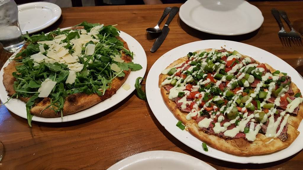 Francescos | restaurant | 29 John St, Babylon, NY 11702, USA | 6315871340 OR +1 631-587-1340