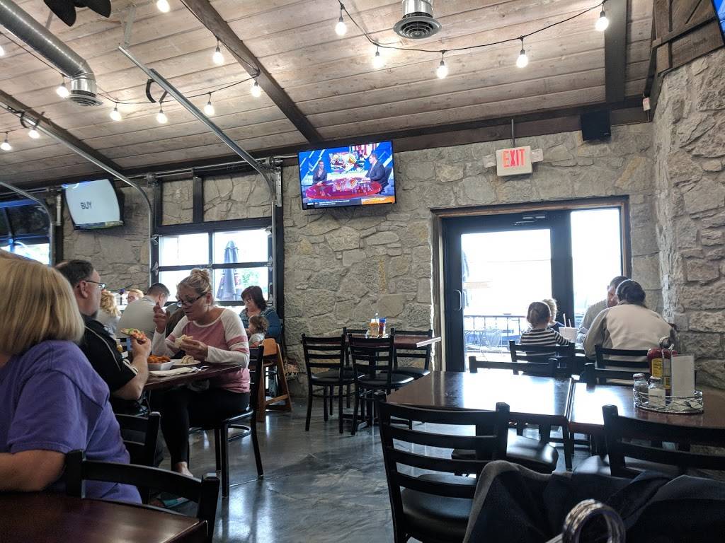 Sugar Creek Brickhouse | restaurant | 5821 W US Hwy 40, Greenfield, IN 46140, USA | 3179476571 OR +1 317-947-6571