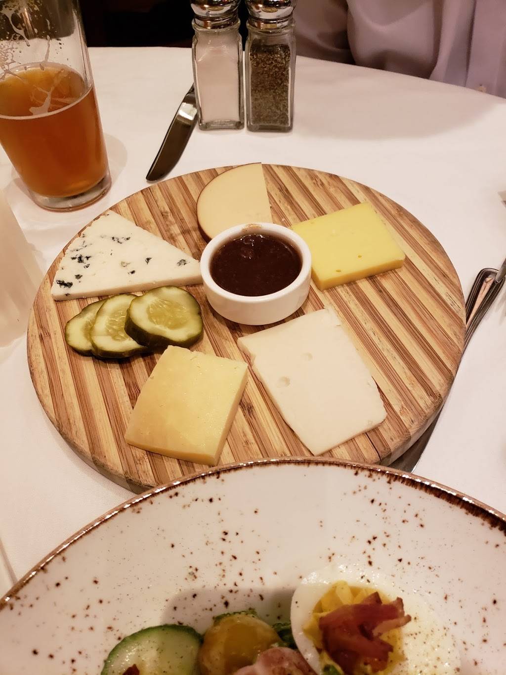 Lightfoot Restaurant | restaurant | 2819, 11 N King St, Leesburg, VA 20176, USA | 7037712233 OR +1 703-771-2233