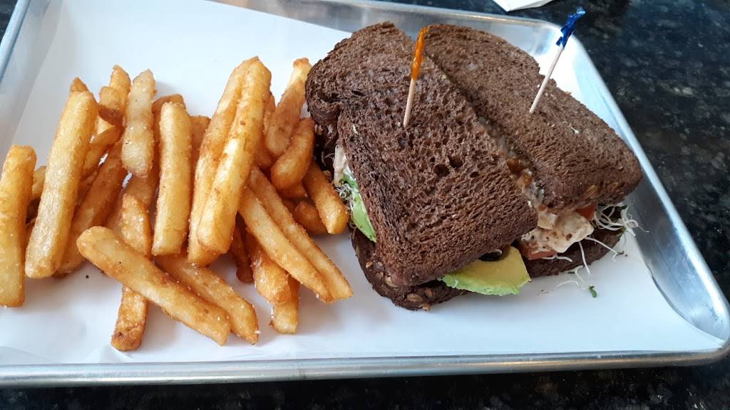 Beach Bumzz Baja Fusion | restaurant | 978 Garnet Ave, San Diego, CA 92109, USA | 8589990075 OR +1 858-999-0075