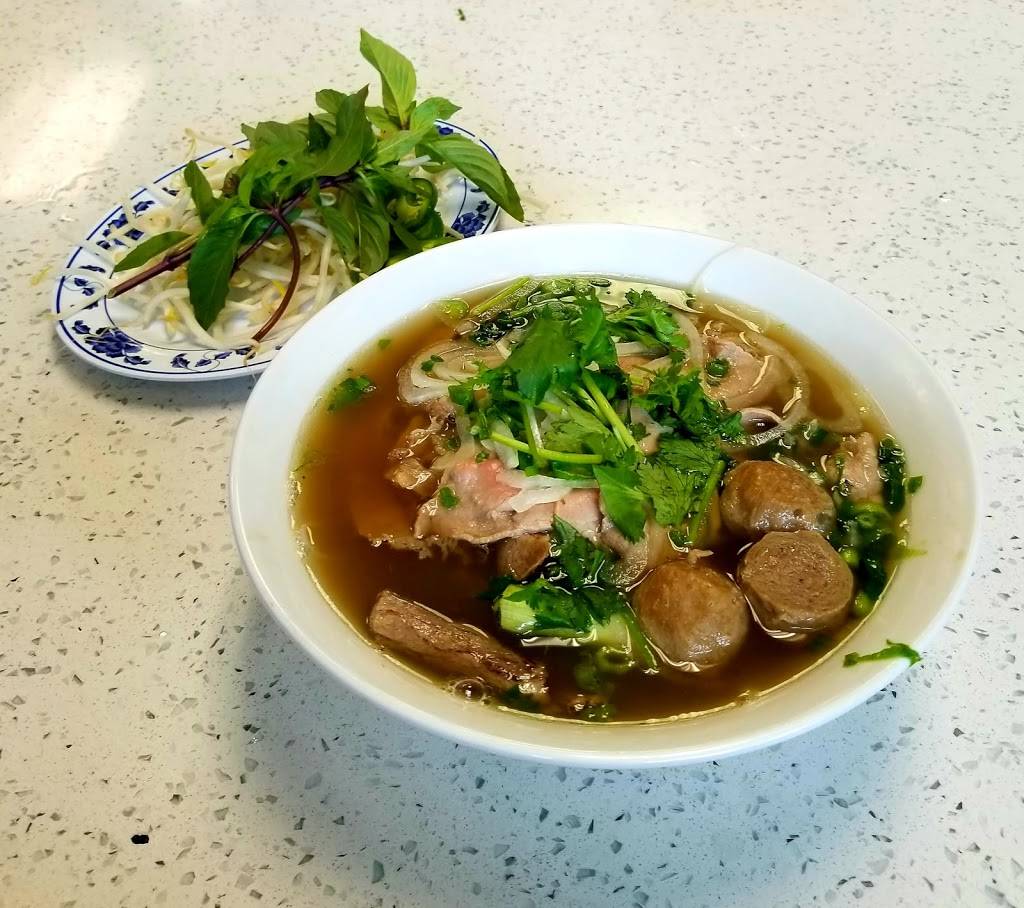 Pho King | restaurant | 638 International Blvd, Oakland, CA 94606, USA | 5102909289 OR +1 510-290-9289