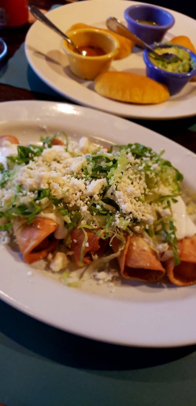 Azteca | restaurant | 47 Park Ave, Rutherford, NJ 07070, USA | 2014382111 OR +1 201-438-2111