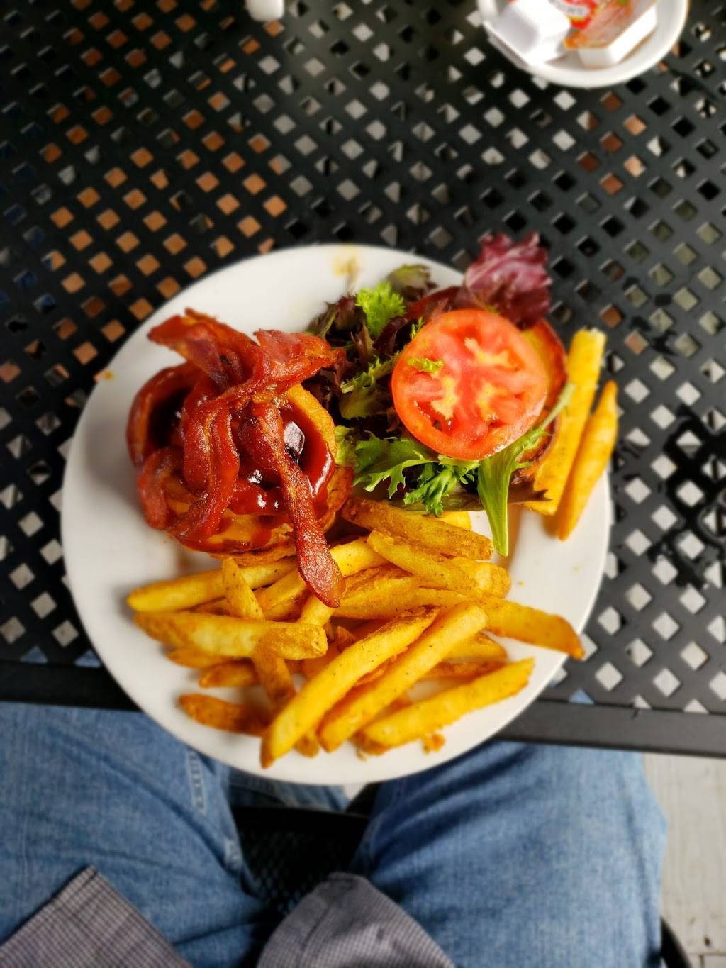 Johnny Grits | restaurant | 5749 Main St, New Port Richey, FL 34652, USA | 7278357663 OR +1 727-835-7663