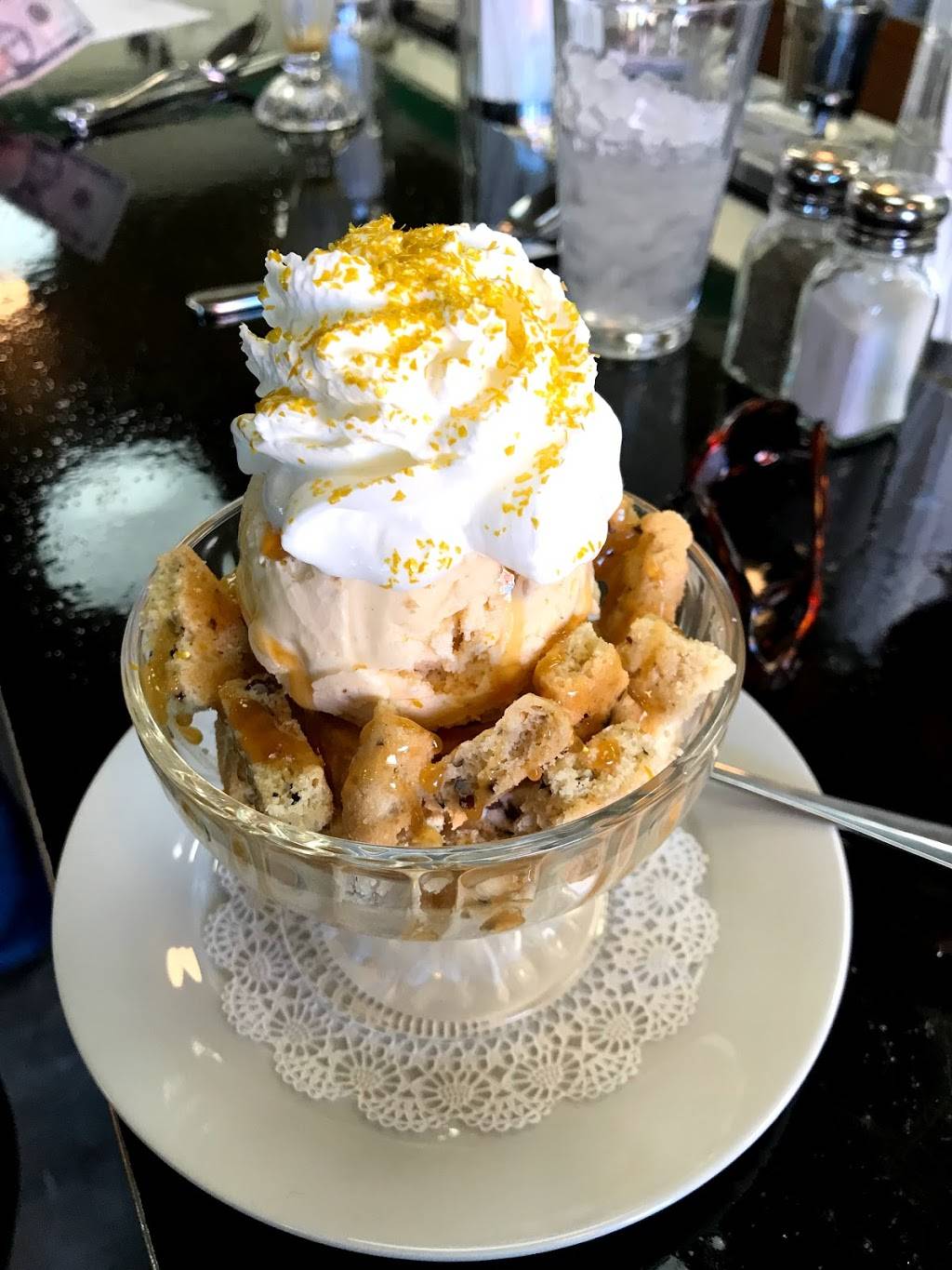 Hazelwood Farmacy & Soda Fountain | restaurant | 429 Hazelwood Ave, Waynesville, NC 28786, USA | 8282466996 OR +1 828-246-6996