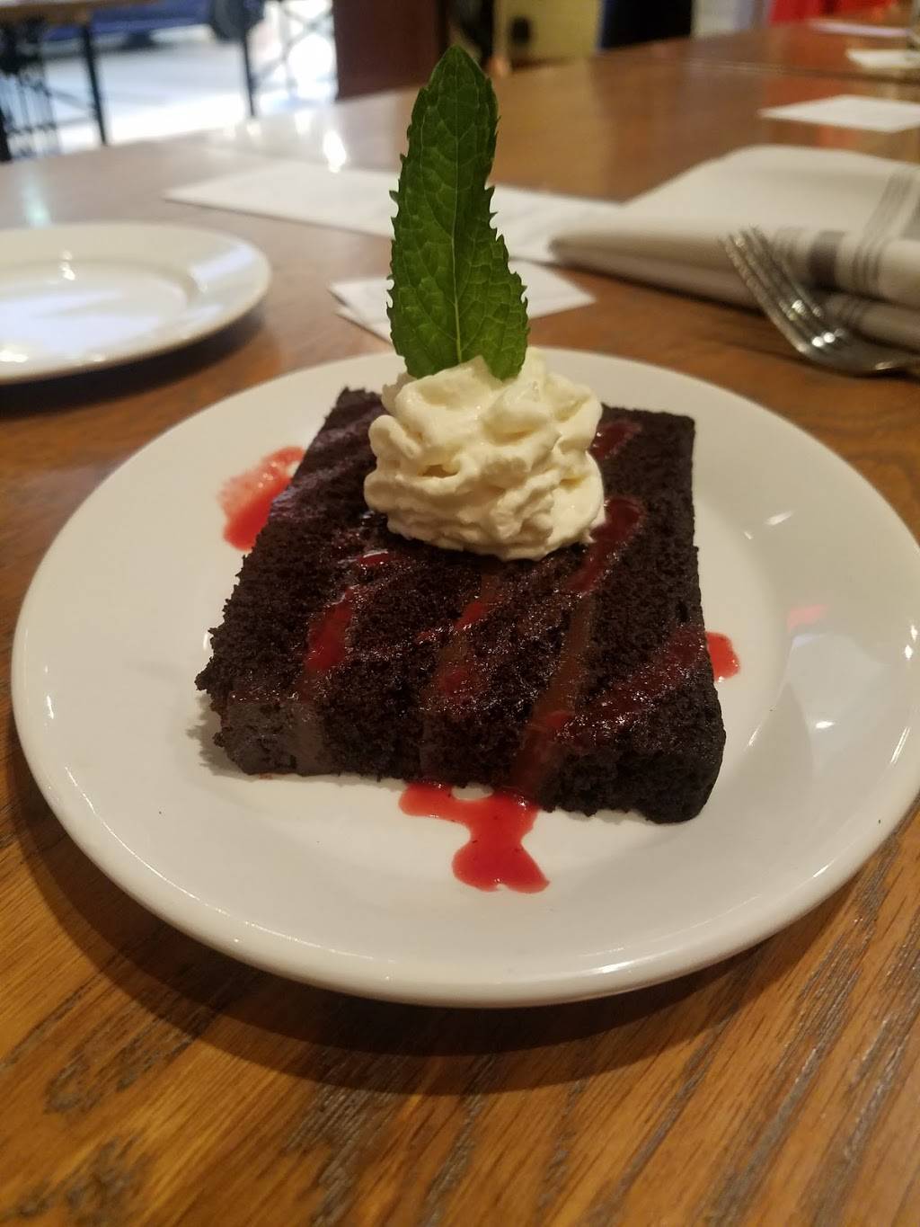 Burtons Grill | restaurant | 210 Andover St, Peabody, MA 01960, USA | 9789770600 OR +1 978-977-0600