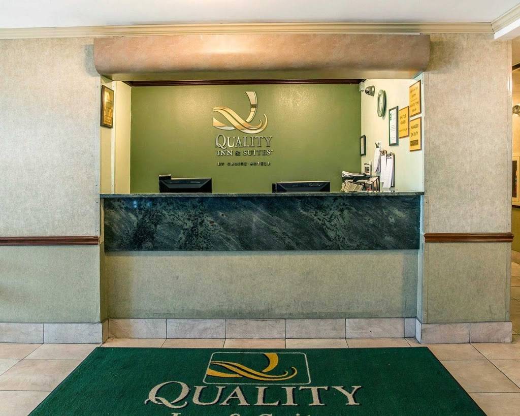 Quality Inn & Suites | restaurant | 1805 Airport Exchange Blvd, Erlanger, KY 41018, USA | 8597460300 OR +1 859-746-0300