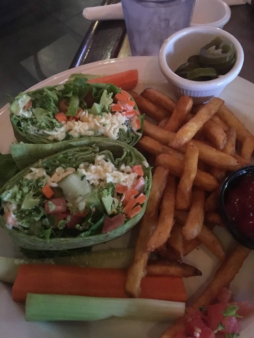 Features Bar & Grill | restaurant | 10 Chicago Ave, Naperville, IL 60540, USA | 6304163310 OR +1 630-416-3310