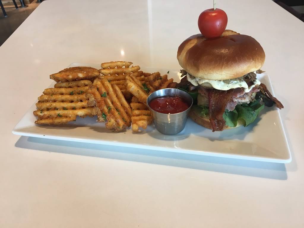 Flight Deck Tap & Grill | restaurant | 2929 California St Suite #1015, Omaha, NE 68131, USA | 4025044893 OR +1 402-504-4893