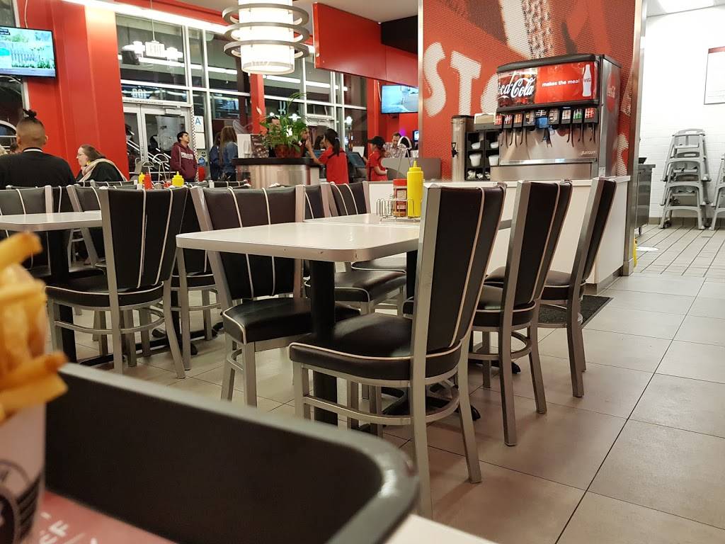 Steak n Shake | restaurant | 108 Palm Ave, Burbank, CA 91502, USA | 8185614380 OR +1 818-561-4380