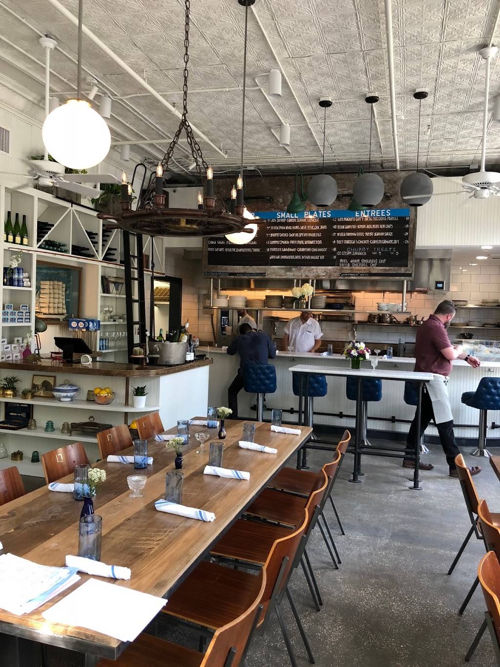 Chubby Fish | restaurant | 6768, 252 Coming St, Charleston, SC 29403, USA | 8542223949 OR +1 854-222-3949