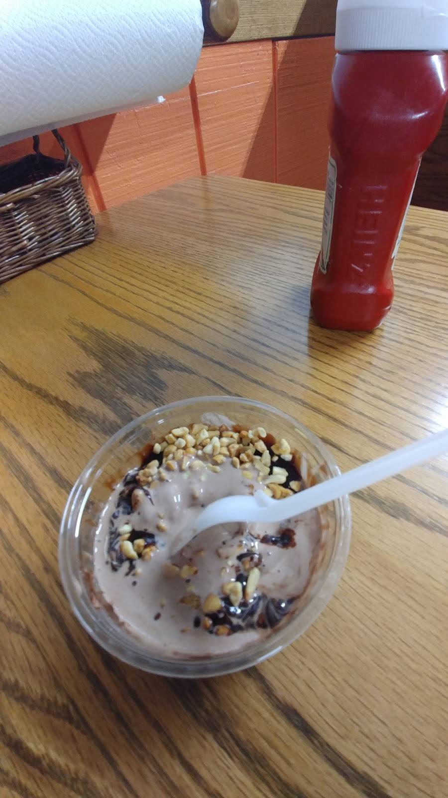 Harlem dairy dream | restaurant | 3480 sreubenville rd se, Carrollton, OH 44615, USA | 3307391020 OR +1 330-739-1020