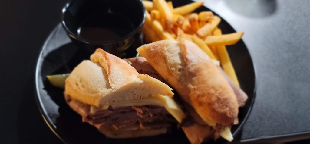 lil bass hole | restaurant | 14160 Hwy P, Gravois Mills, MO 65037, USA | 5732073994 OR +1 573-207-3994