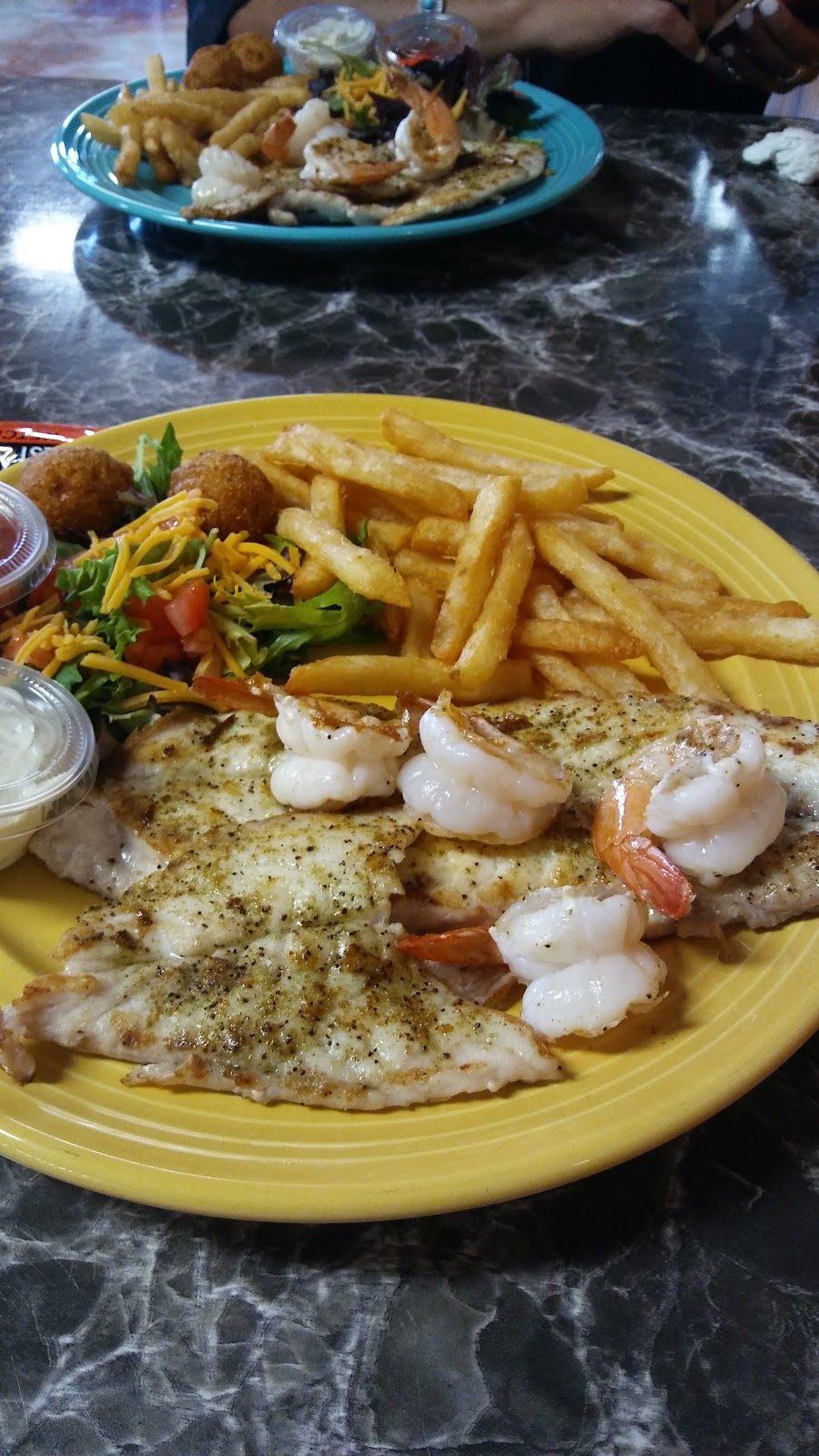 KJs Laguna Bar & Grill | restaurant | 606 Laguna Dr, Port Mansfield, TX 78598, USA | 9569440024 OR +1 956-944-0024