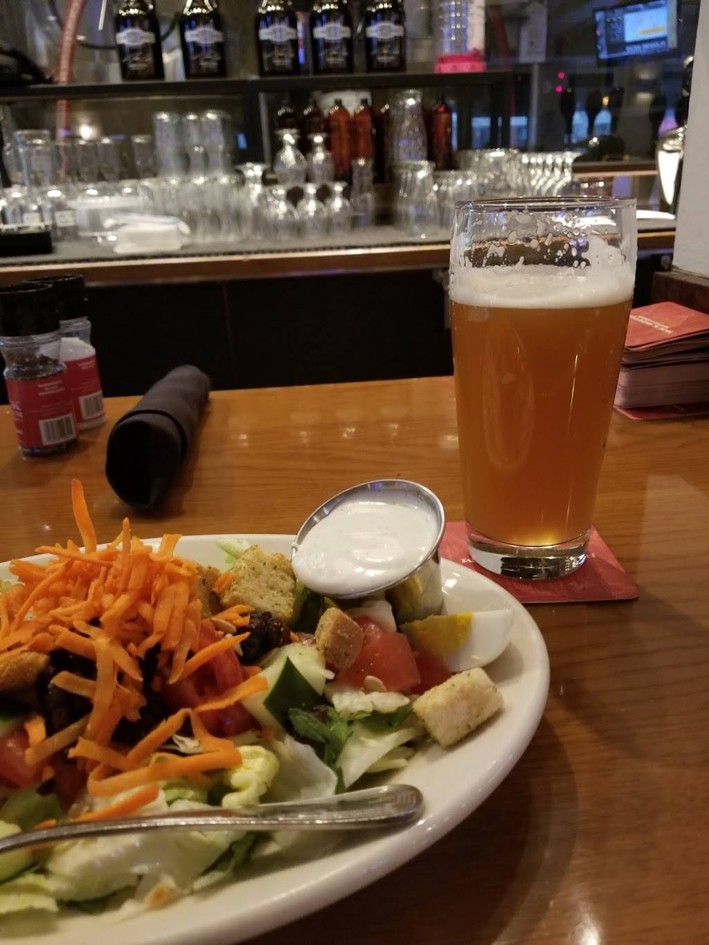 Rock Bottom Restaurant & Brewery | restaurant | 28256 Diehl Rd, Warrenville, IL 60555, USA | 6308361380 OR +1 630-836-1380