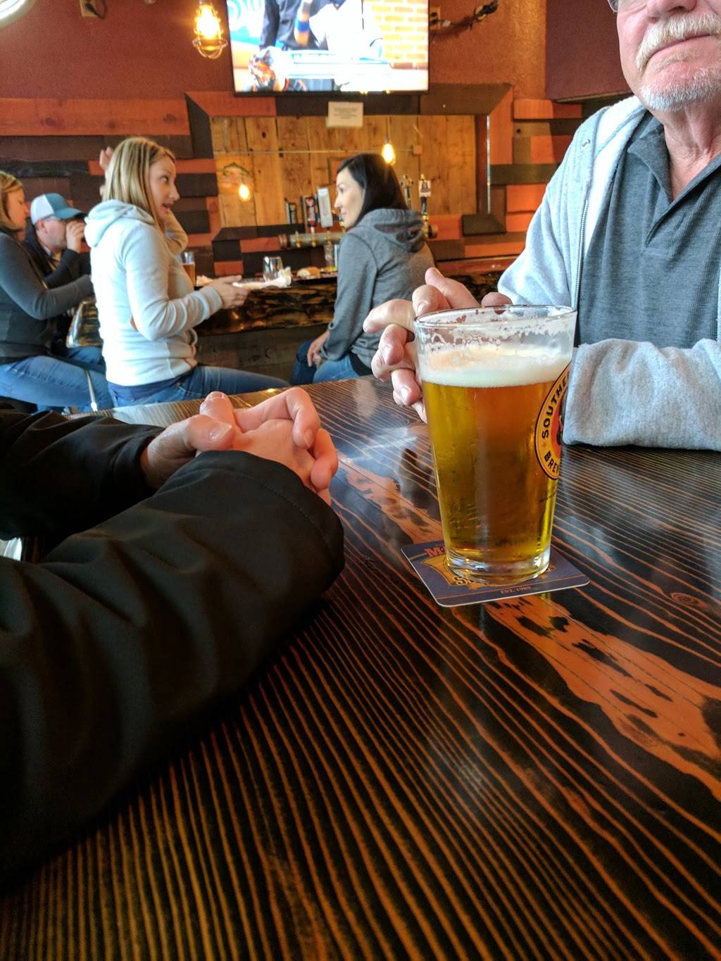 Mini Maxwells | restaurant | 913 Dana Dr, Redding, CA 96003, USA | 5307681175 OR +1 530-768-1175