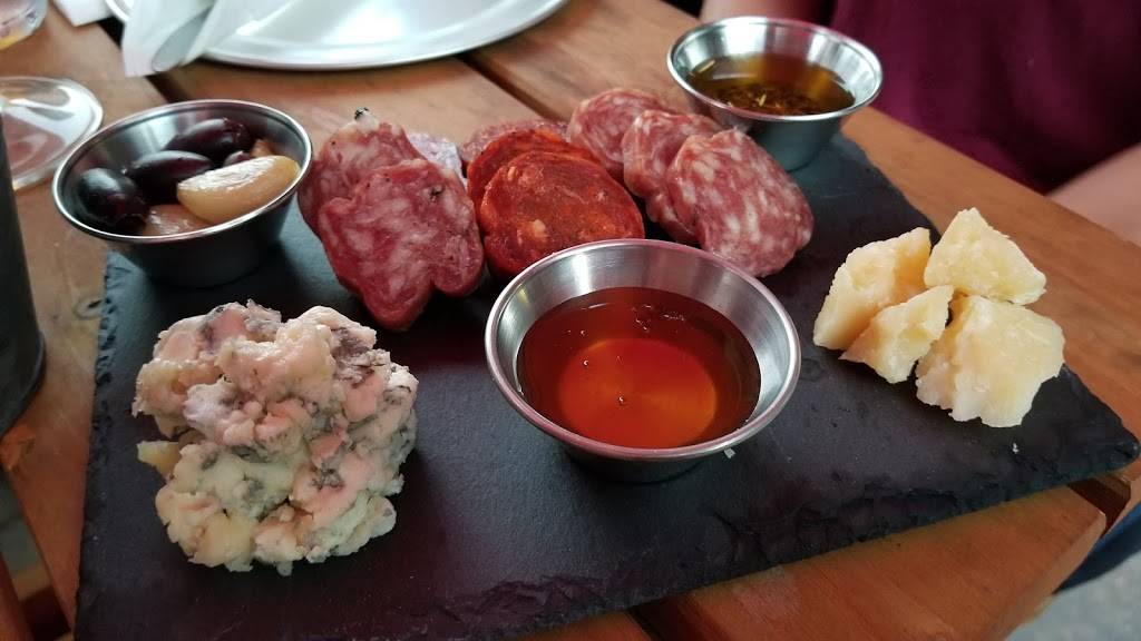 Brick & Brews | restaurant | 32907 Tamina Rd suite e, Magnolia, TX 77354, USA | 2817897910 OR +1 281-789-7910