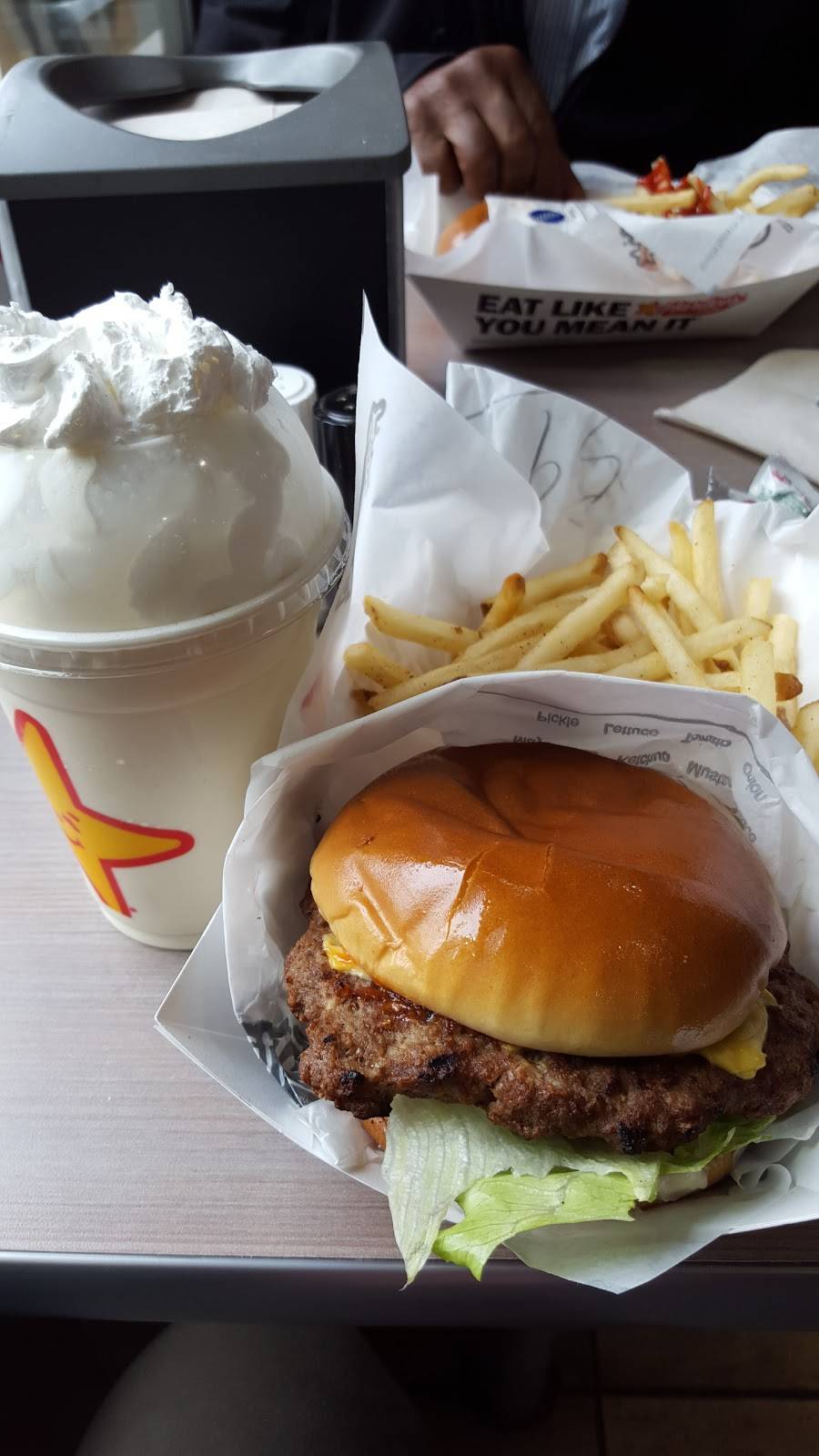 Hardees | restaurant | 718 Nursery Rd, Linthicum Heights, MD 21090, USA | 4106090870 OR +1 410-609-0870