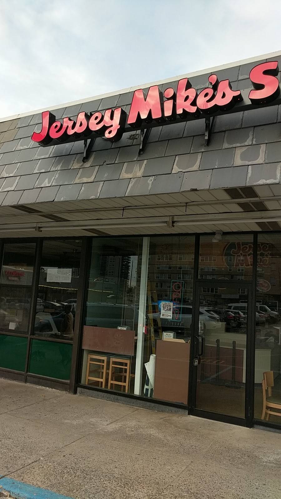 Jersey Mikes Subs | restaurant | 2151 Lemoine Ave, Fort Lee, NJ 07024, USA | 2012921987 OR +1 201-292-1987